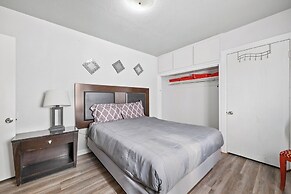 Spacious 3-bed Suite in Browntown, Near Dining & Fun