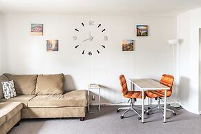 Spacious 3-bed Suite in Browntown, Near Dining & Fun