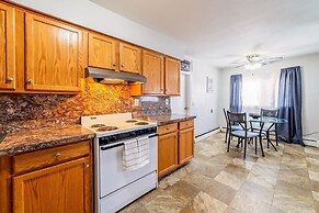 Spacious 3-bed Suite in Browntown, Near Dining & Fun