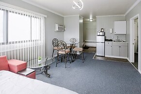 2Bd Holiday Retreat Detroit Museums and Parks