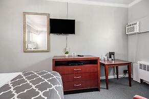 Warm Private Room in Detroit for Up to 4 w/ Wifi