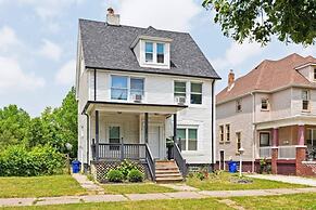 8 Guests, 4Bd Vacation Home Art Gallery, Detroit