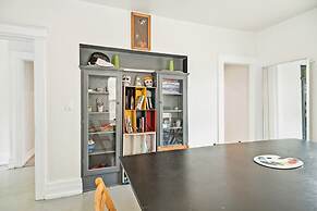 8 Guests, 4Bd Vacation Home Art Gallery, Detroit
