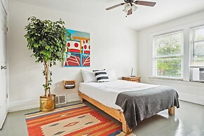 8 Guests, 4Bd Vacation Home Art Gallery, Detroit