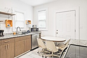 8 Guests, 4Bd Vacation Home Art Gallery, Detroit