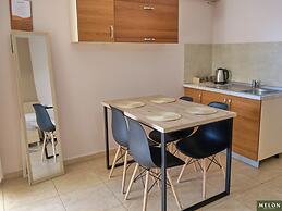 Kondo Stays - Melon Apartments