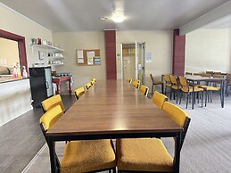 The Crossing Lodge and Backpackers