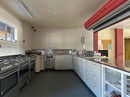 The Crossing Lodge and Backpackers