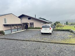 The Crossing Lodge and Backpackers