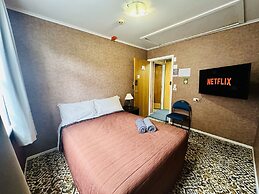 The Crossing Lodge and Backpackers