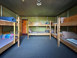 The Crossing Lodge and Backpackers