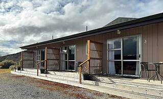 The Crossing Lodge and Backpackers