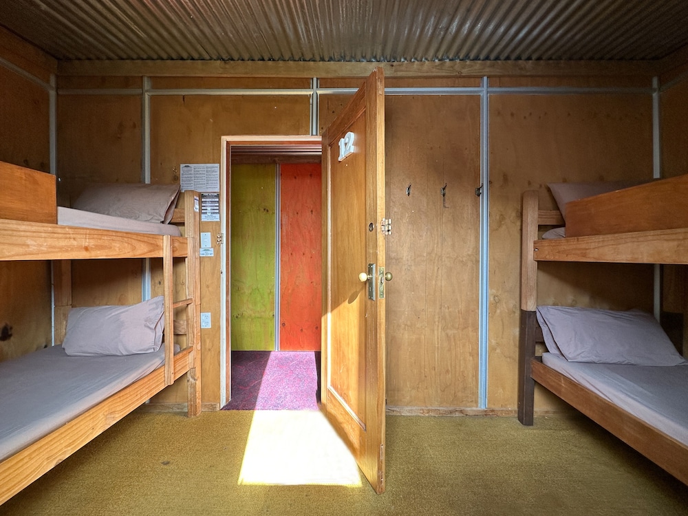 The Crossing Lodge and Backpackers