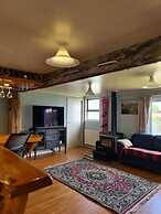 The Crossing Lodge and Backpackers