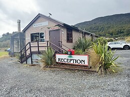 The Crossing Lodge and Backpackers