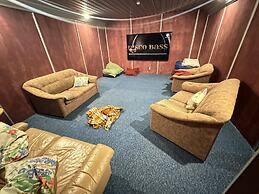 The Crossing Lodge and Backpackers