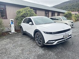 The Crossing Lodge and Backpackers