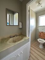 The Crossing Lodge and Backpackers