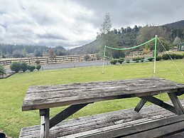 The Crossing Lodge and Backpackers