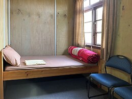 The Crossing Lodge and Backpackers