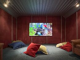 The Crossing Lodge and Backpackers