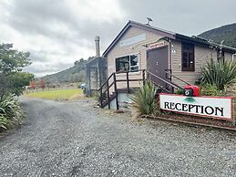The Crossing Lodge and Backpackers