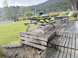 The Crossing Lodge and Backpackers