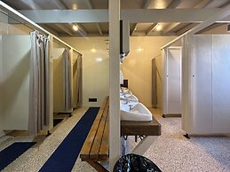 The Crossing Lodge and Backpackers