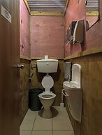 The Crossing Lodge and Backpackers