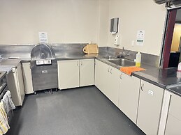 The Crossing Lodge and Backpackers