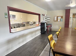 The Crossing Lodge and Backpackers