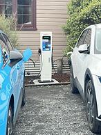 The Crossing Lodge and Backpackers