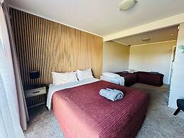 The Crossing Lodge and Backpackers
