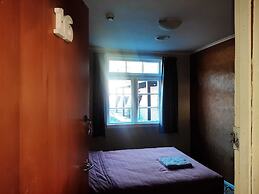 The Crossing Lodge and Backpackers