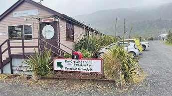 The Crossing Lodge and Backpackers