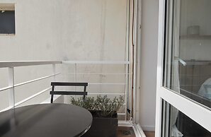 Spacious modern studio