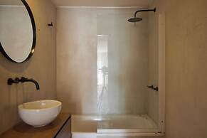 Spacious modern studio