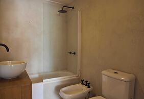 Spacious modern studio