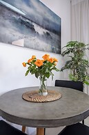 Stylish 1BR Beach-Front Apt w Sea View