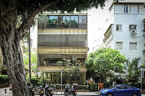 Spacious & Green 3BR Apt w Balcony