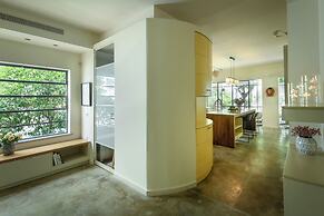 Spacious & Green 3BR Apt w Balcony