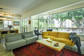 Spacious & Green 3BR Apt w Balcony