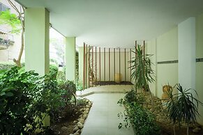 Spacious & Green 3BR Apt w Balcony