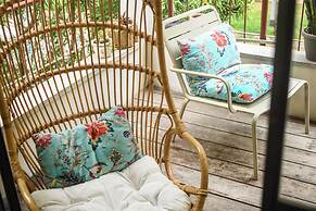 Spacious & Green 3BR Apt w Balcony