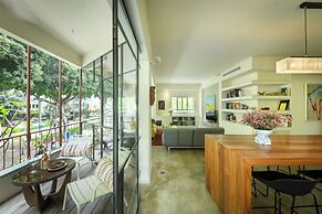 Spacious & Green 3BR Apt w Balcony