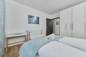 Family Apartment Wrocław by Renters