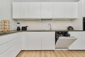 Family Apartment Wrocław by Renters