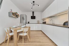 Family Apartment Wrocław by Renters