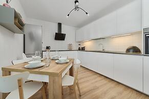 Family Apartment Wrocław by Renters