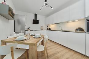 Family Apartment Wrocław by Renters